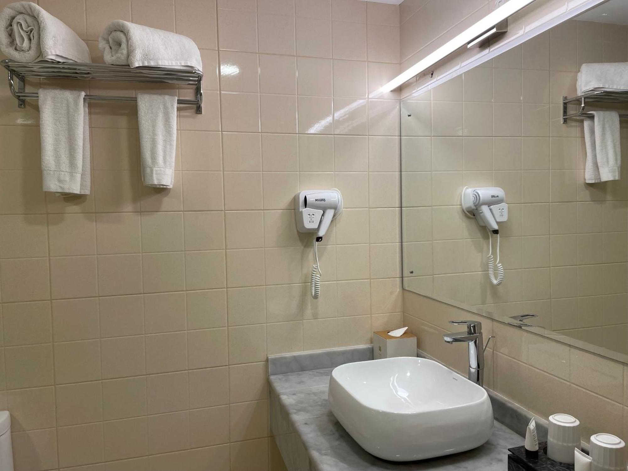 Season Inn Hotel Барка Экстерьер фото